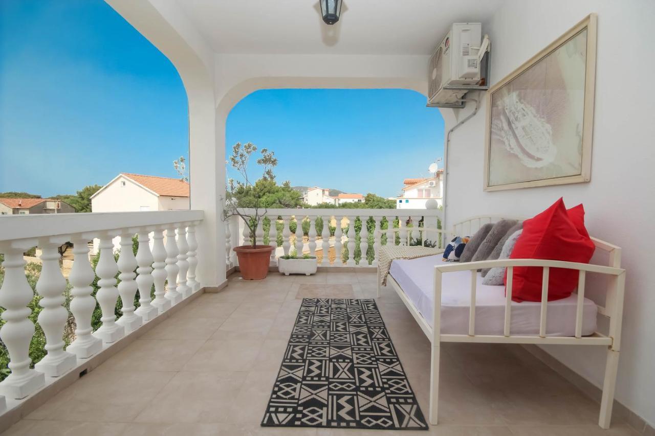 Lola'S Apartments Tribunj  Ngoại thất bức ảnh