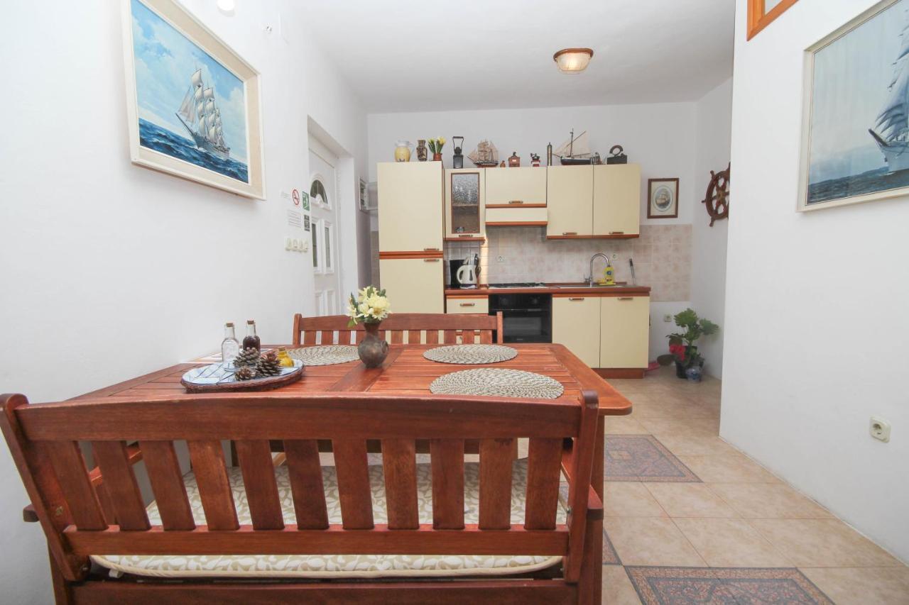 Lola'S Apartments Tribunj  Ngoại thất bức ảnh