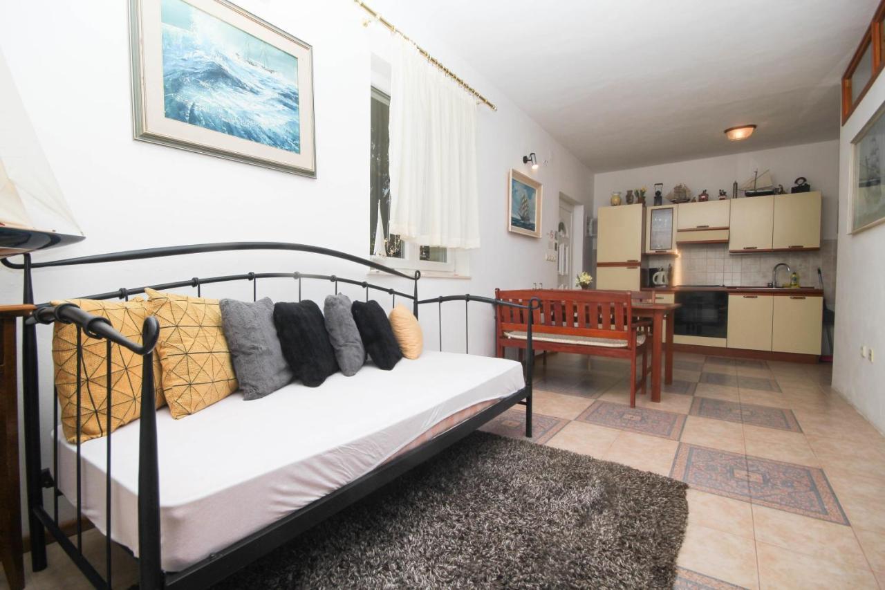 Lola'S Apartments Tribunj  Ngoại thất bức ảnh