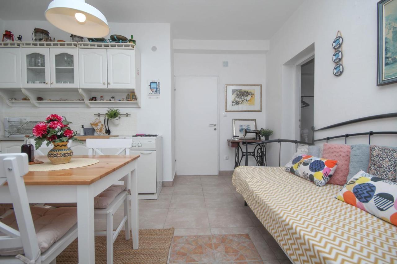 Lola'S Apartments Tribunj  Ngoại thất bức ảnh