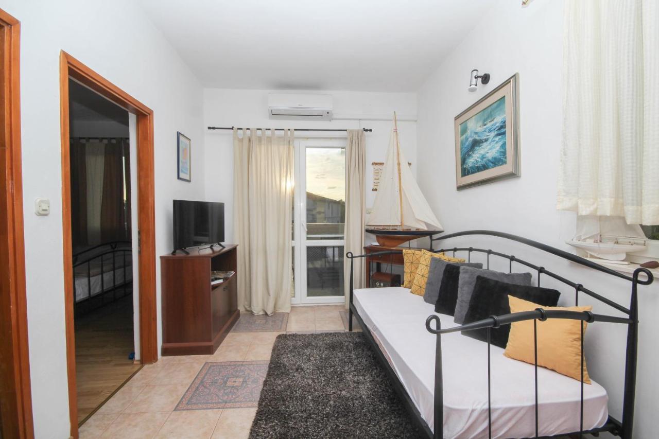 Lola'S Apartments Tribunj  Ngoại thất bức ảnh