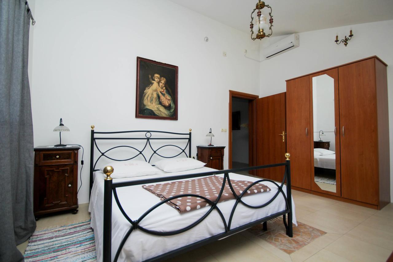 Lola'S Apartments Tribunj  Ngoại thất bức ảnh