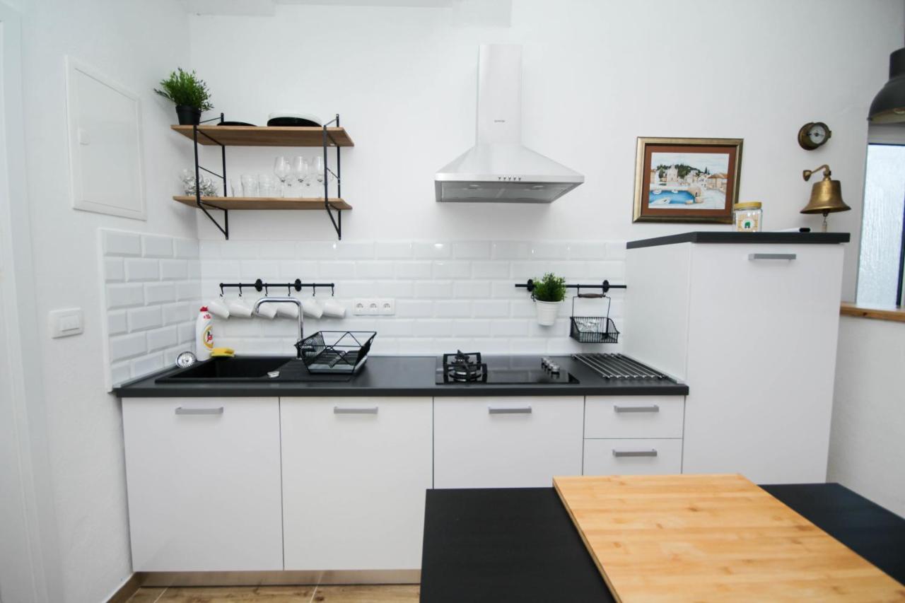 Lola'S Apartments Tribunj  Ngoại thất bức ảnh