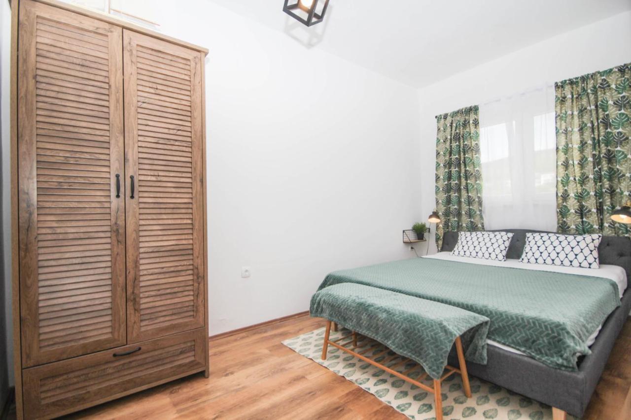 Lola'S Apartments Tribunj  Ngoại thất bức ảnh